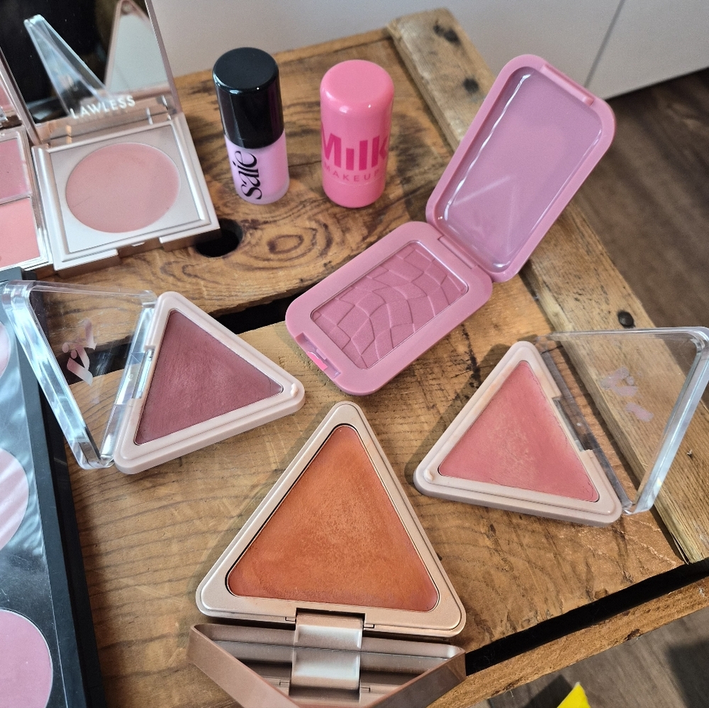 BLUSH HAUL! MAC, MILK, SAIE, LAWLESS, LYS ECT.. - Picture 3 of 11